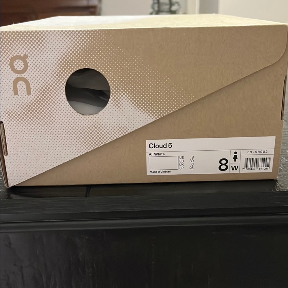 On Running White Athletic Shoes Cloud 5